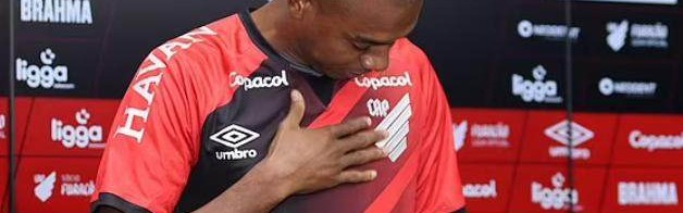 178足球在线观看免费-37岁费鸟归巢回巴西 曼城告别传奇将迎后腰更新