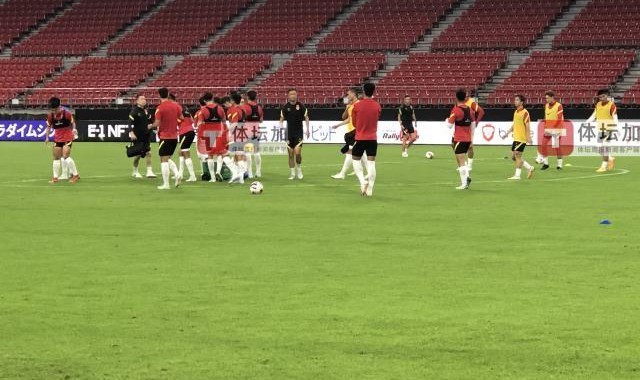 免费178足球直播在线直播观看免费-国足最后一练50分钟：逼抢、对抗、分队全方位覆盖